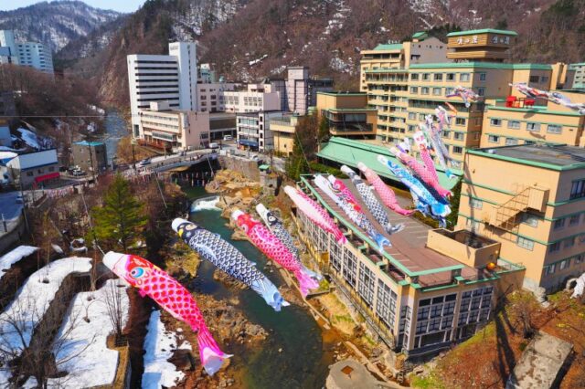 Jozankei Onsen Keiryu Koinobori 2025 | April 10 (Thu) – May 11 (Sun) — 400 Carp Streamers Dance in the Spring Valley 🎏✨